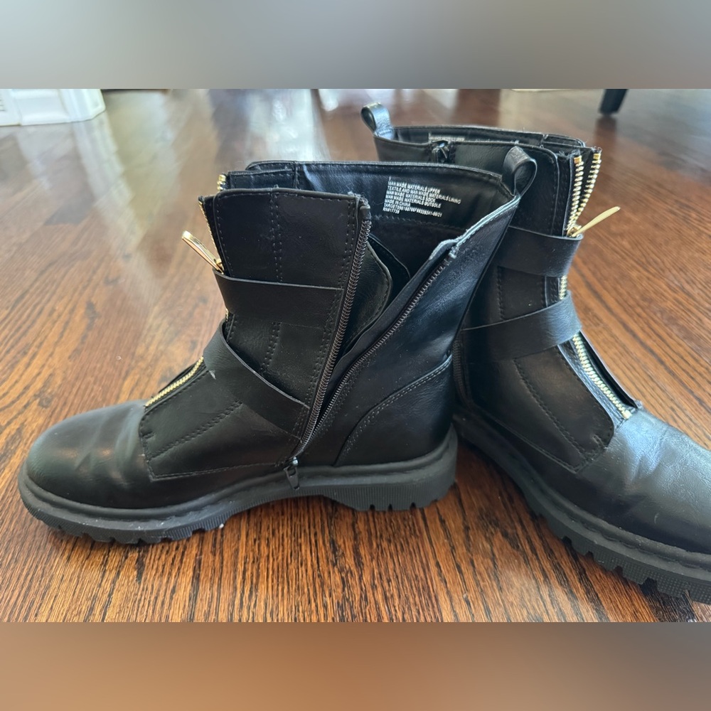 American Threads Target zip up and buckle combat boot.